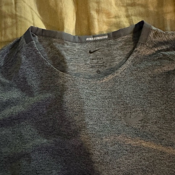 Nike running t-shirt. - Picture 3 of 3